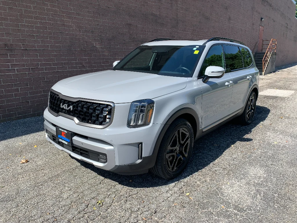 Used 2023 Wolf Gray Kia SX X-Line image 1