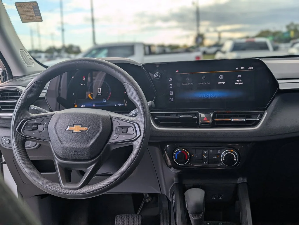 Used 2025 White Chevrolet LT image 16