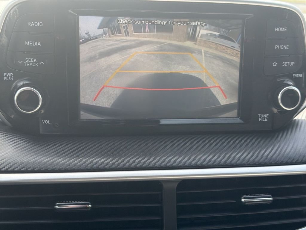 Used 2020 Silver Hyundai SE image 15