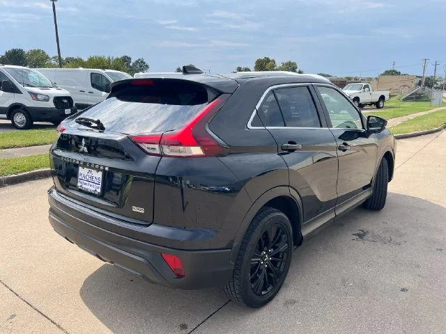 Used 2022  Mitsubishi LE image 7