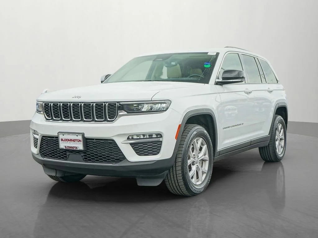 Used 2022 Bright White Clearcoat Jeep Limited image 3
