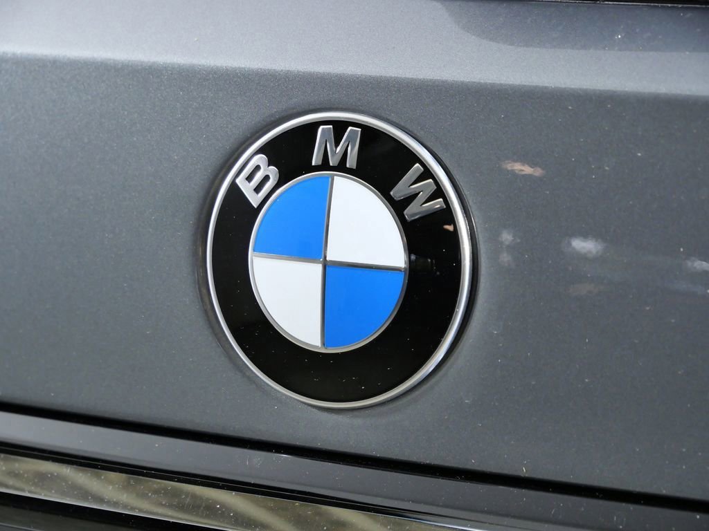 Used 2026 Skyscraper Grey Metallic BMW xDrive40i image 12