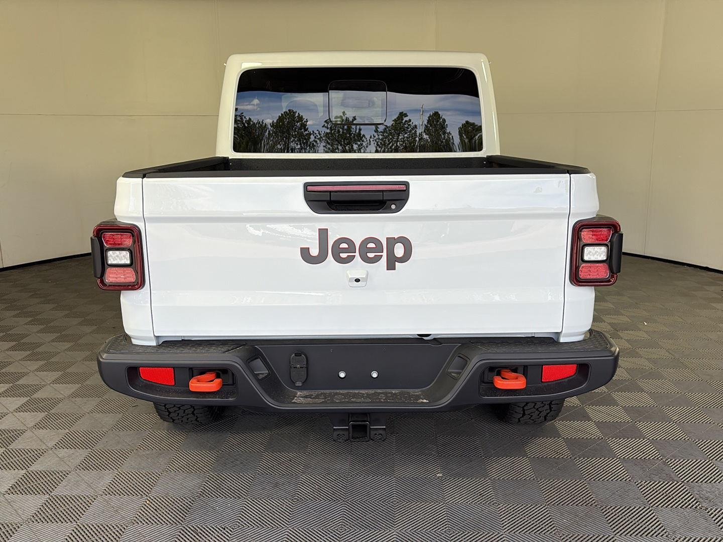 New 2026 Bright White Clear-Coat Exterior Paint Jeep Mojave image 5
