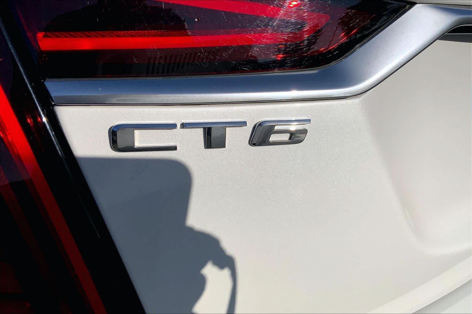 Used 2019 Crystal White Tricoat Cadillac Premium Luxury AWD image 31