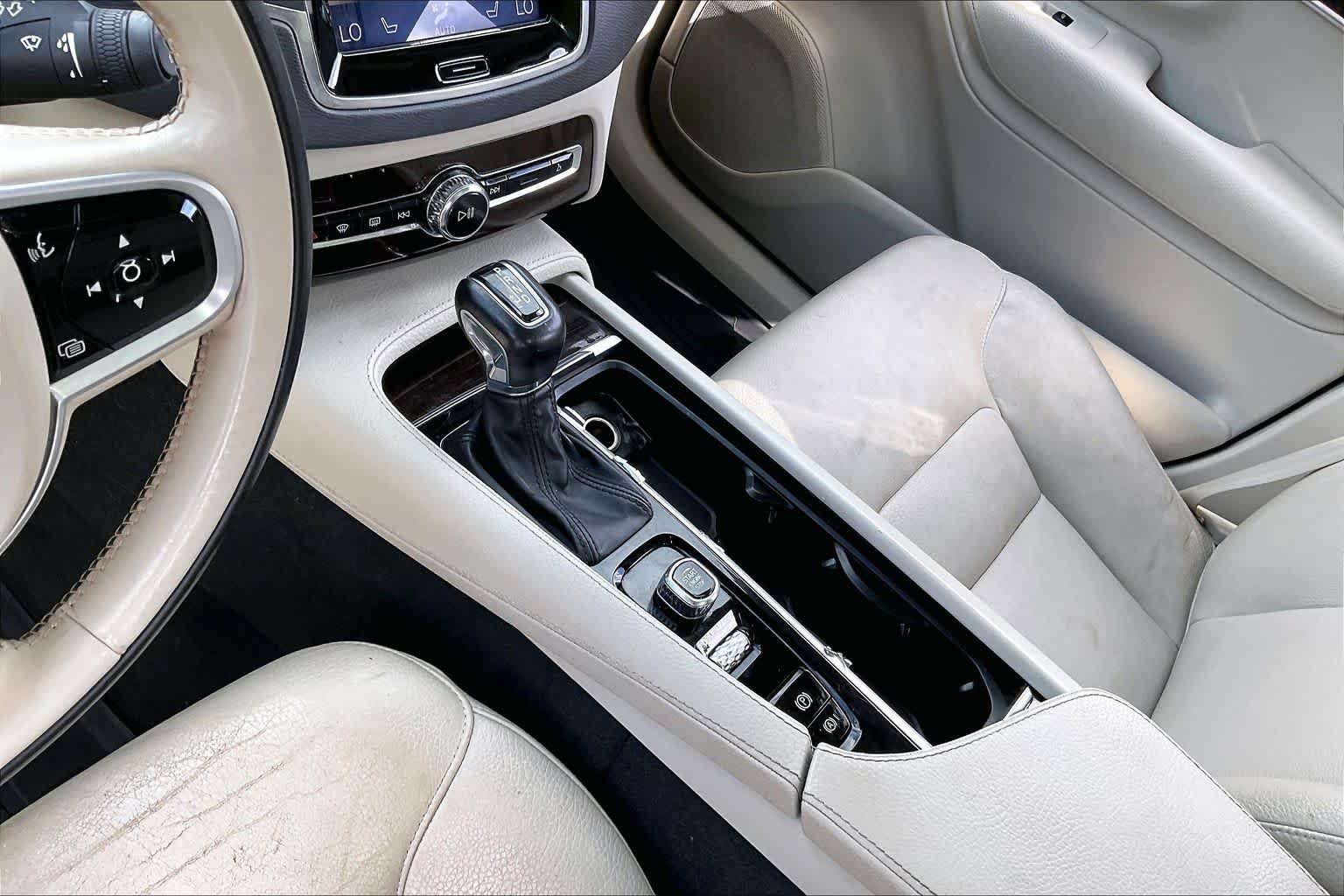 Used 2019 Crystal White Pearl Metallic Volvo Momentum image 16