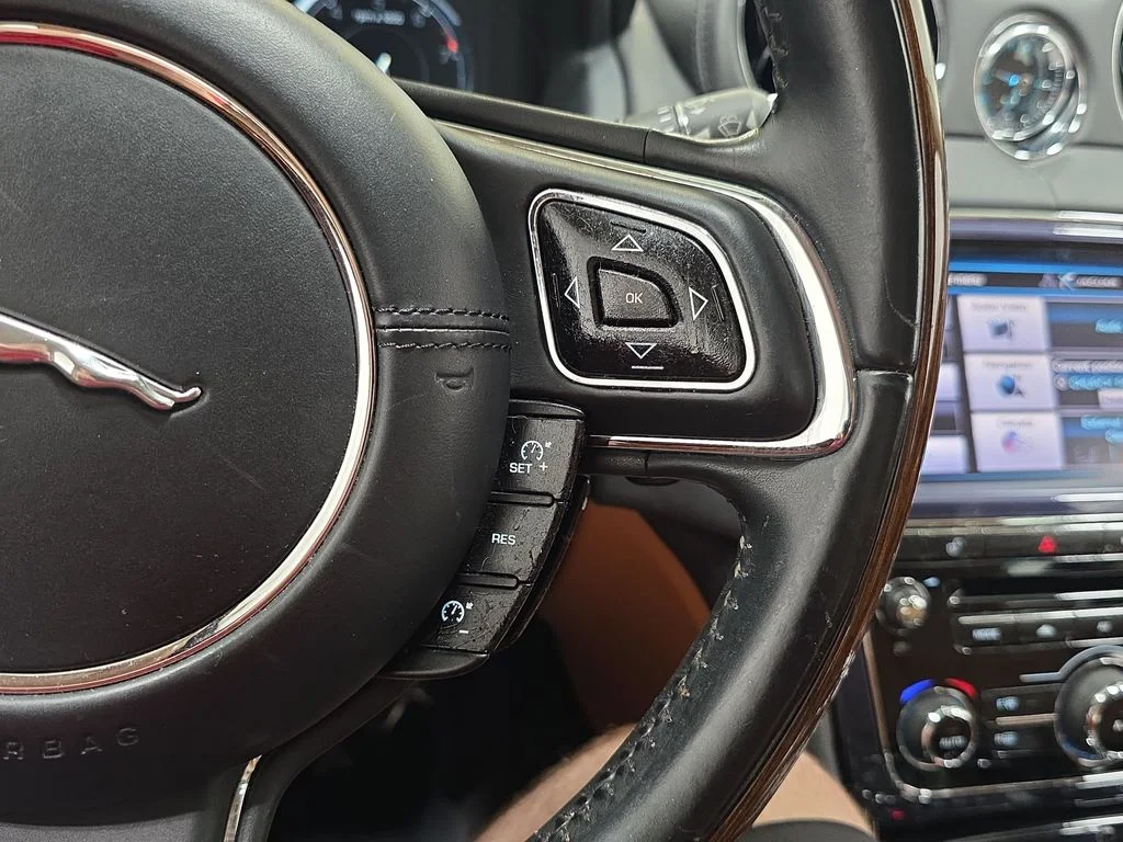 Used 2014 Ebony Jaguar XJL Portfolio image 17