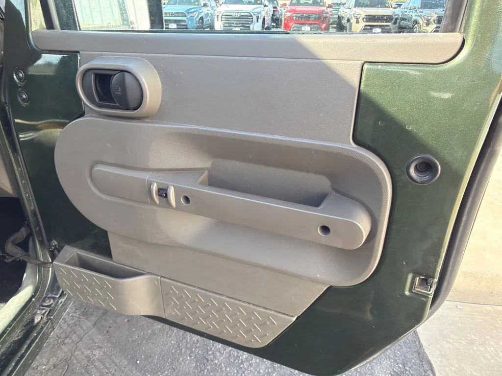 Used 2008 Jeep Green Clearcoat Metallic Jeep Unlimited Rubicon image 21