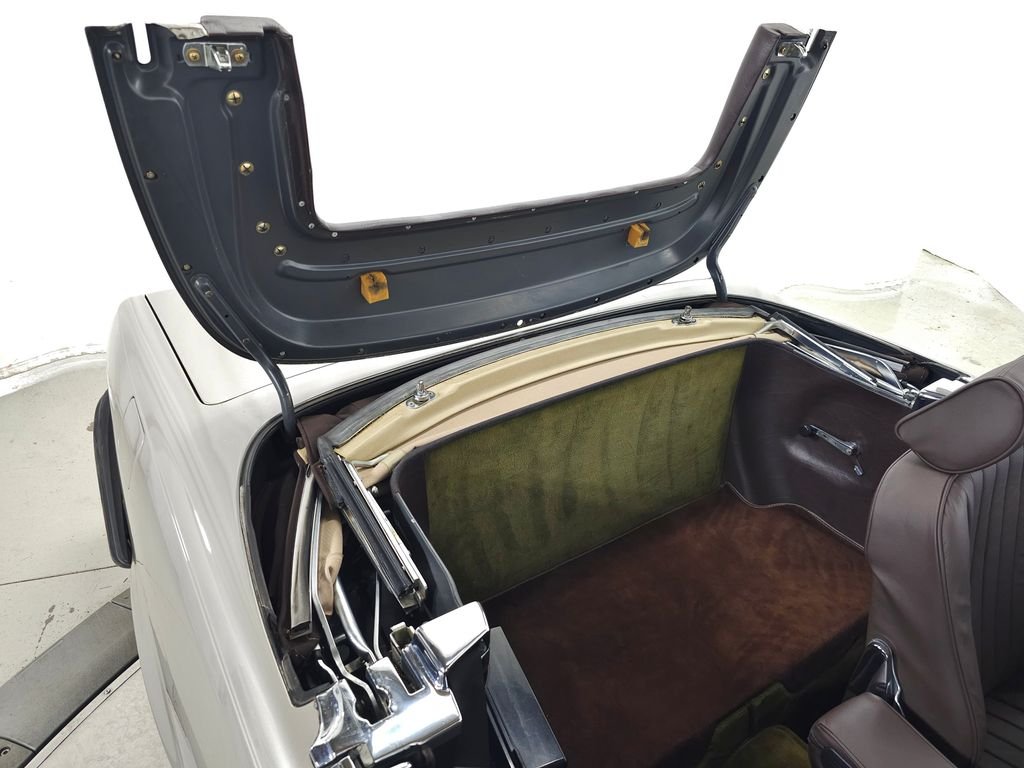 Used 1987 Gold Mercedes-Benz 560 SL image 30