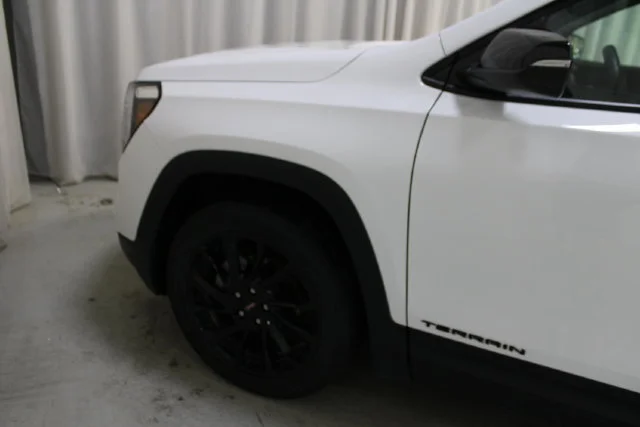 Used 2023 SUMMIT WHITE GMC SLE image 31