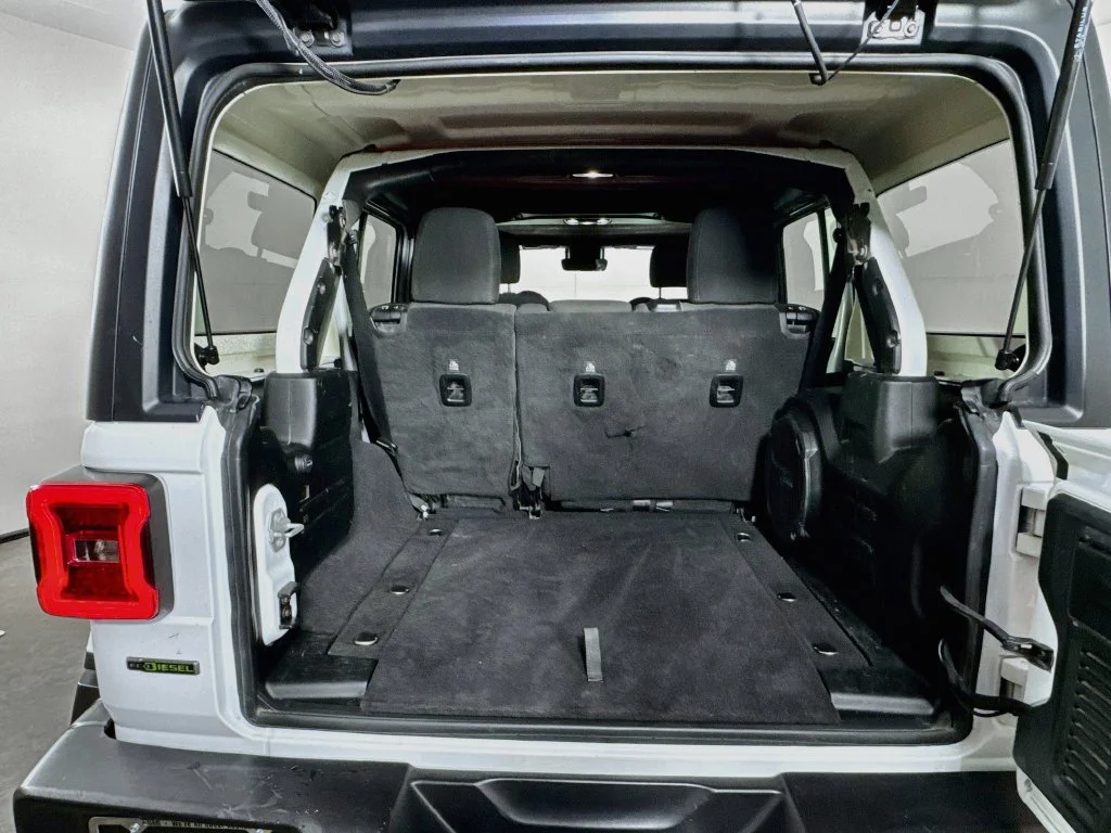 Used 2021 White Jeep Unlimited Rubicon image 32