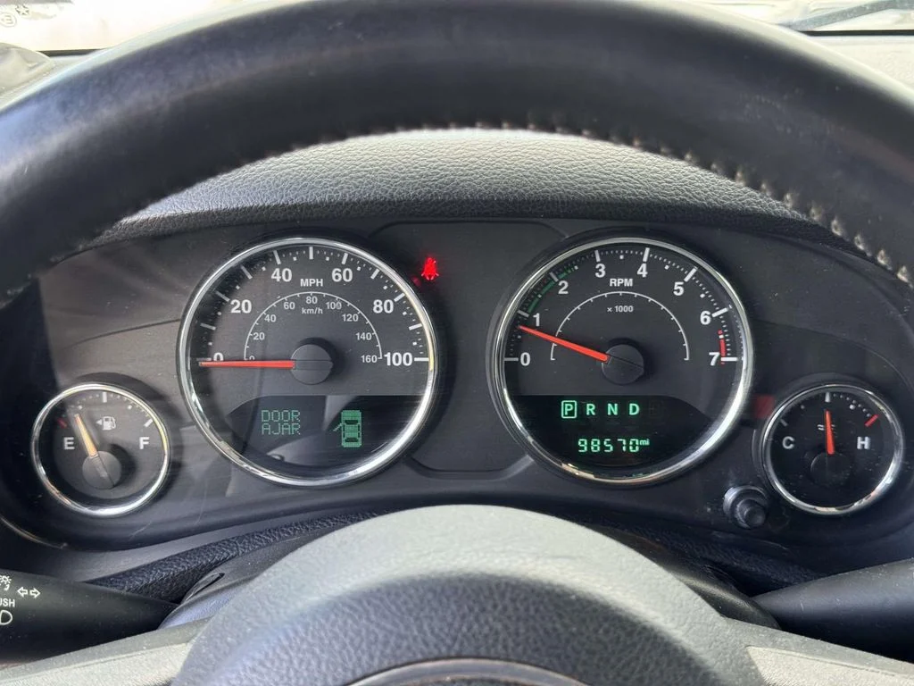 Used 2015 Silver Jeep Unlimited Sport image 24