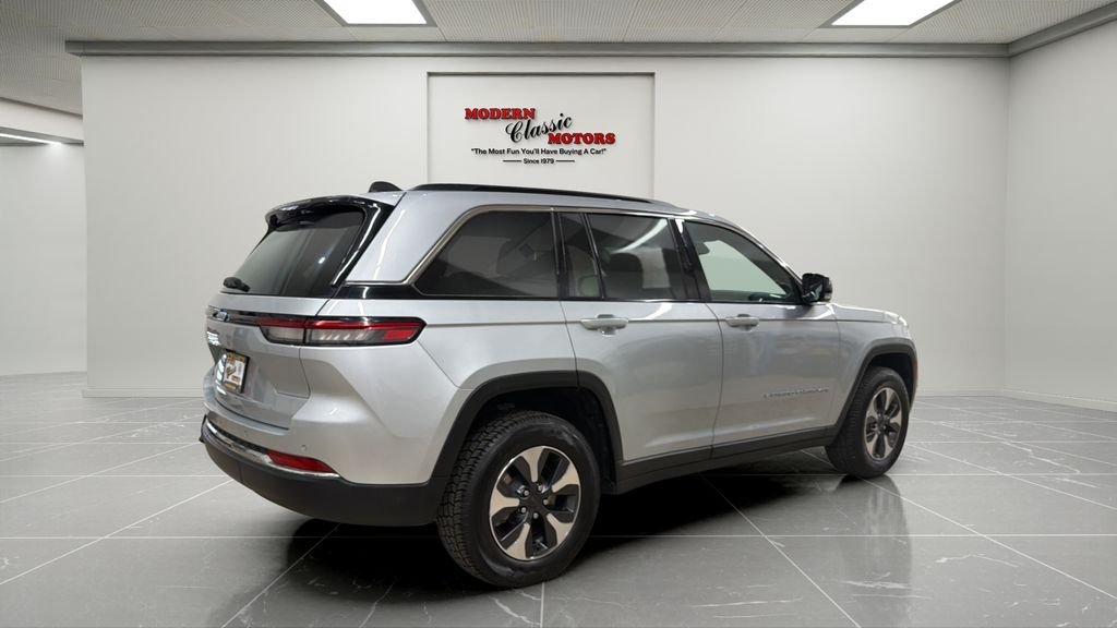 Used 2024 Silver Jeep 4xe image 5