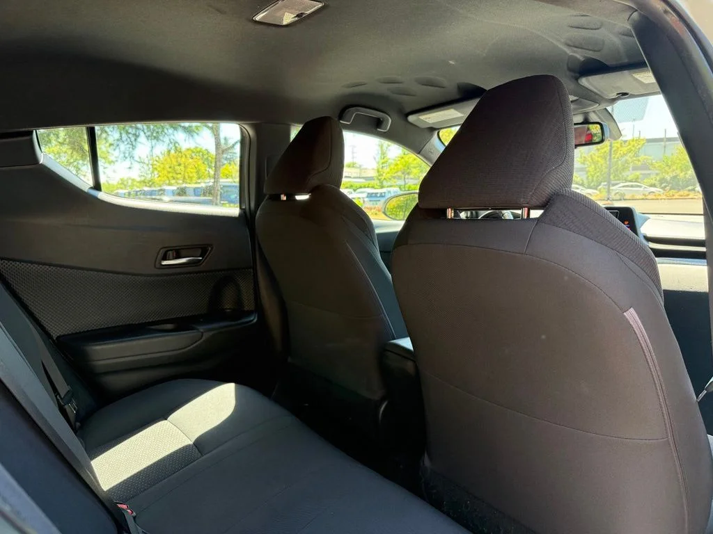 Used 2018 White Toyota XLE Premium image 19
