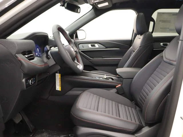 New 2026 Star White Metallic Tri-Coat Ford ST-Line image 34