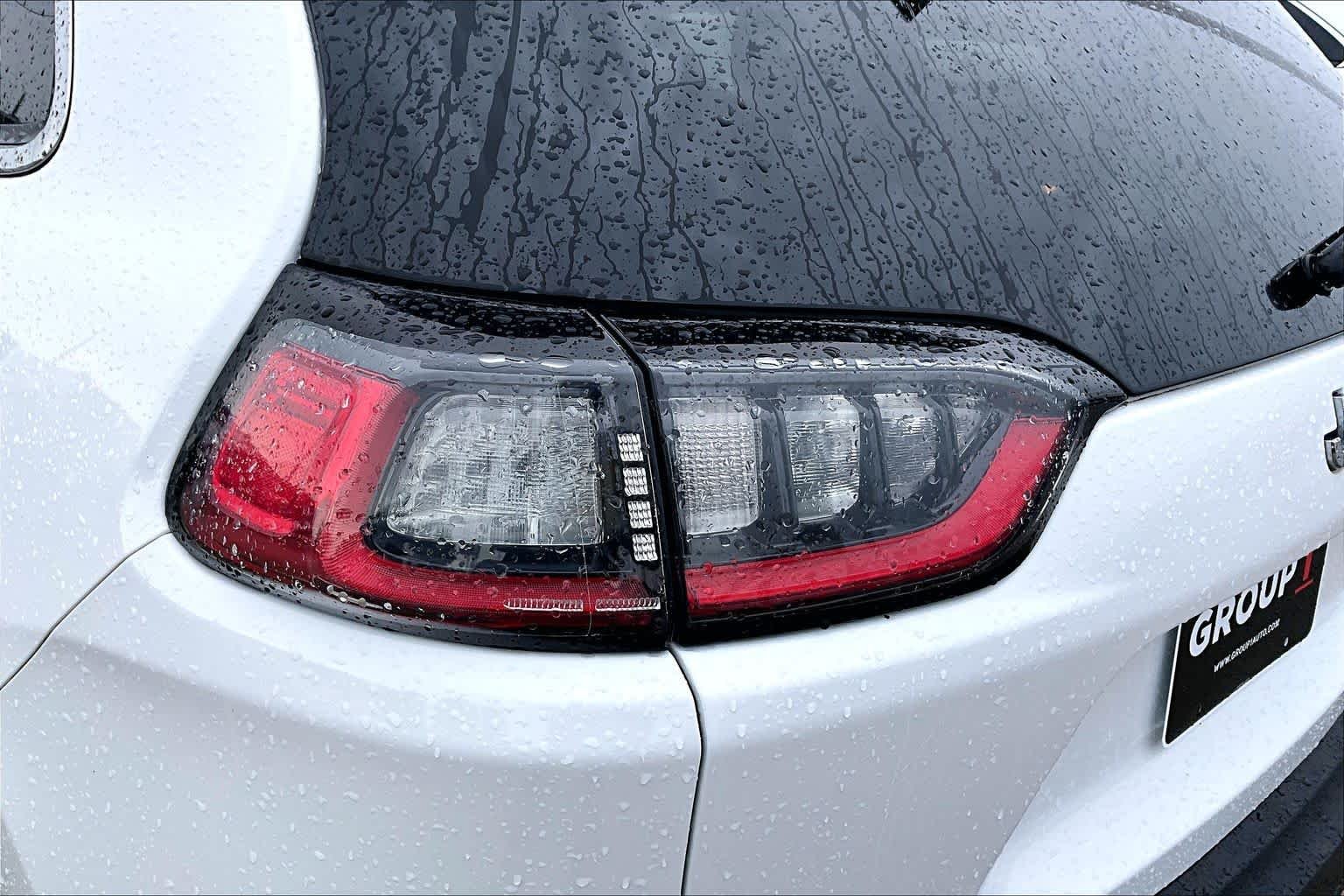 Used 2019 Bright White Clearcoat Jeep Latitude Plus image 28
