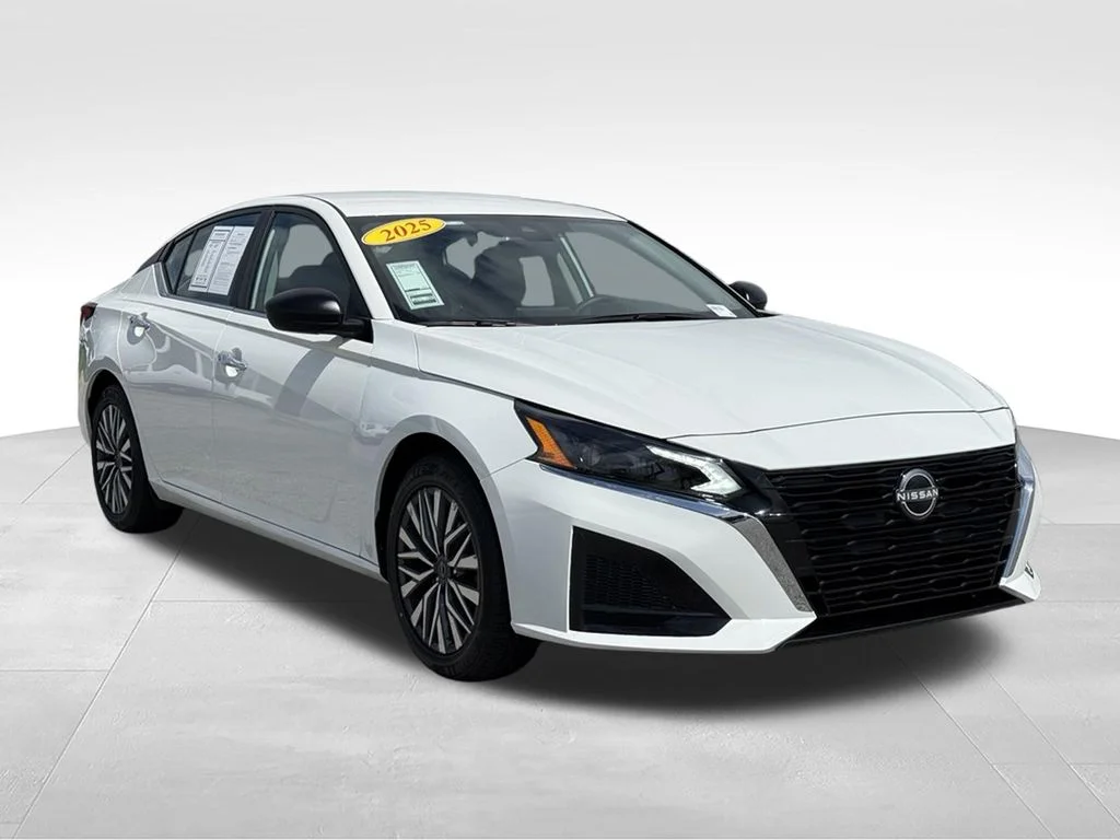 Used 2025 White Nissan 2.5 SV image 31