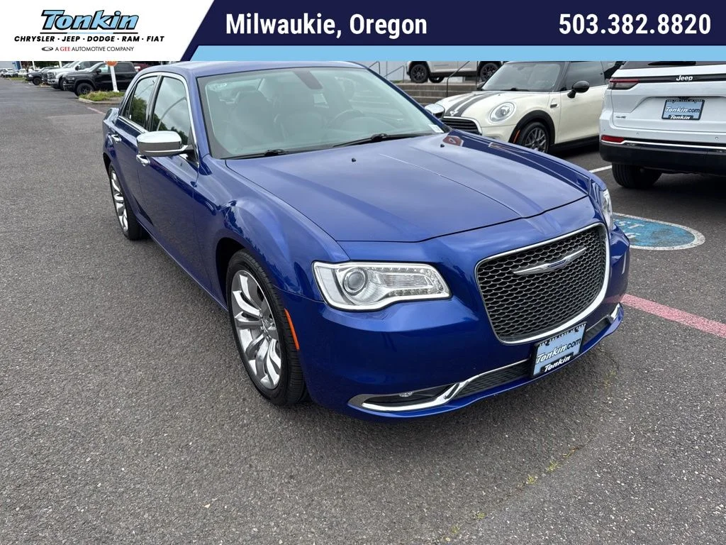 2019 Chrysler 300 Limited's photo