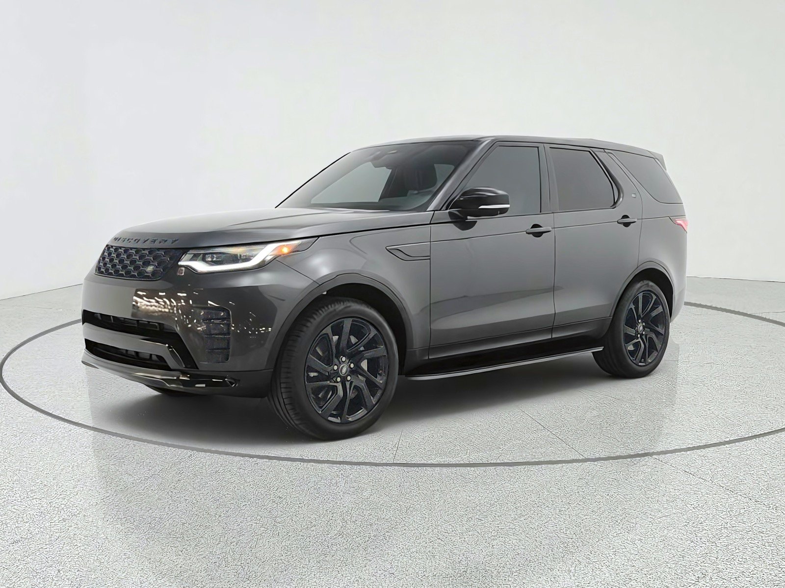 Used 2024 Charente Grey Premium Metallic Land Rover P300 Dynamic SE image 1