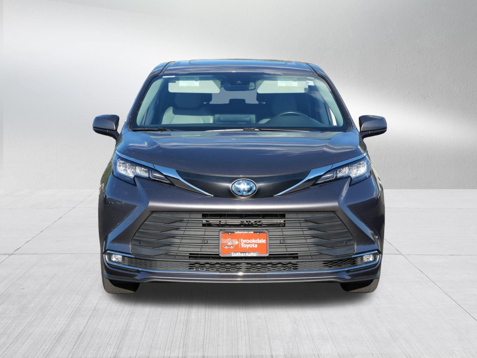 Certified 2022 Toyota Sienna XLE with VIN 5TDYSKFC9NS059627 for sale in Brooklyn Center, Minnesota