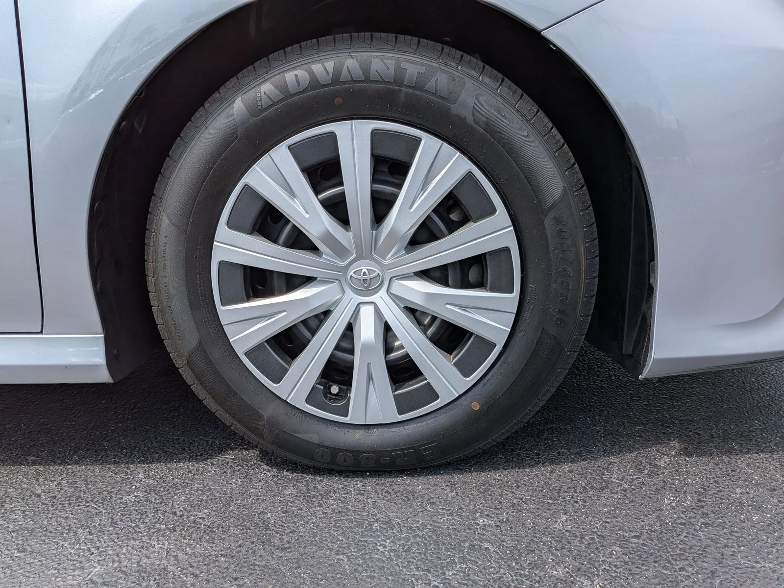 Used 2018 Celestial Silver Metallic Toyota L image 21