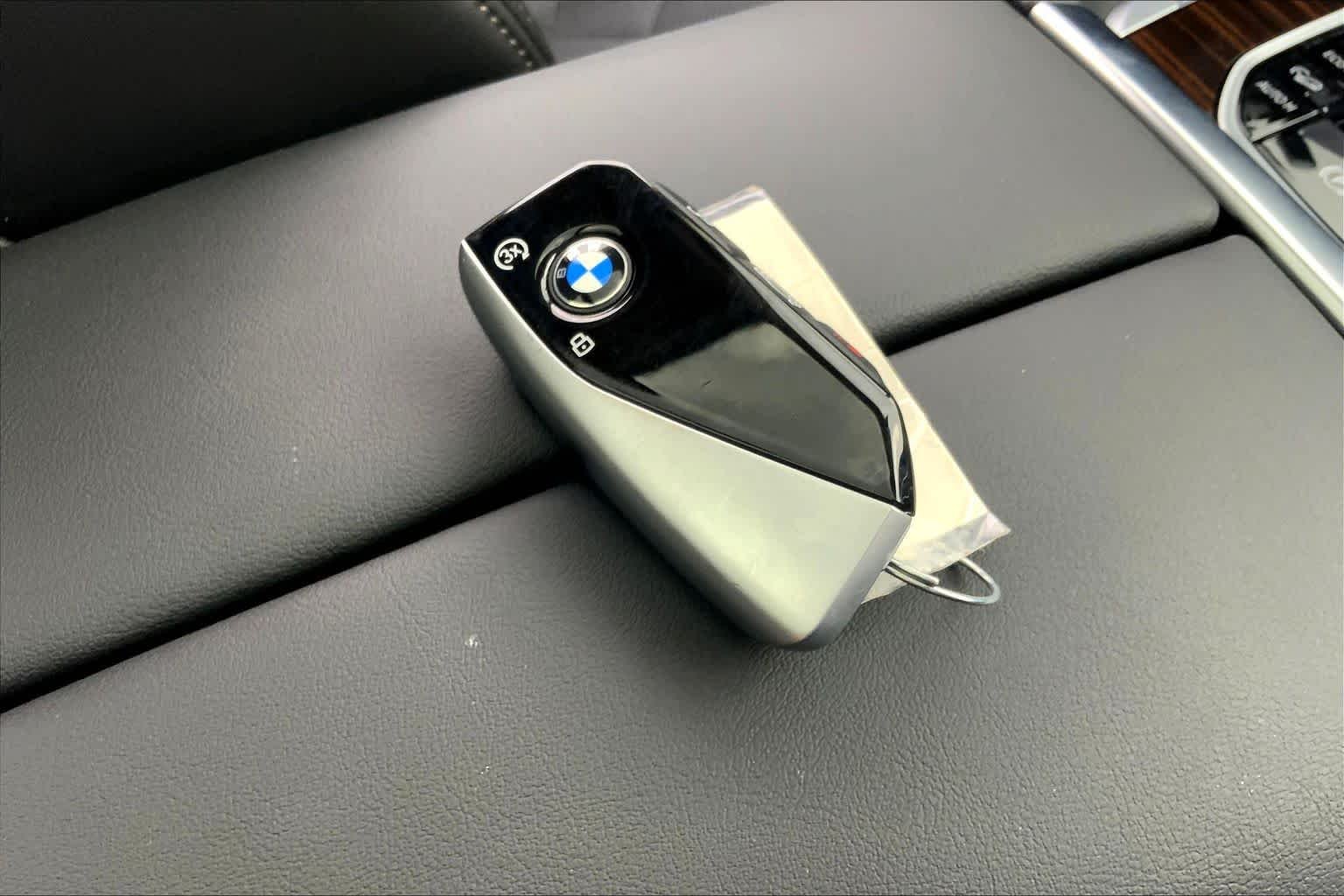 Used 2026 Sparkling Copper Metallic BMW xDrive40i image 22