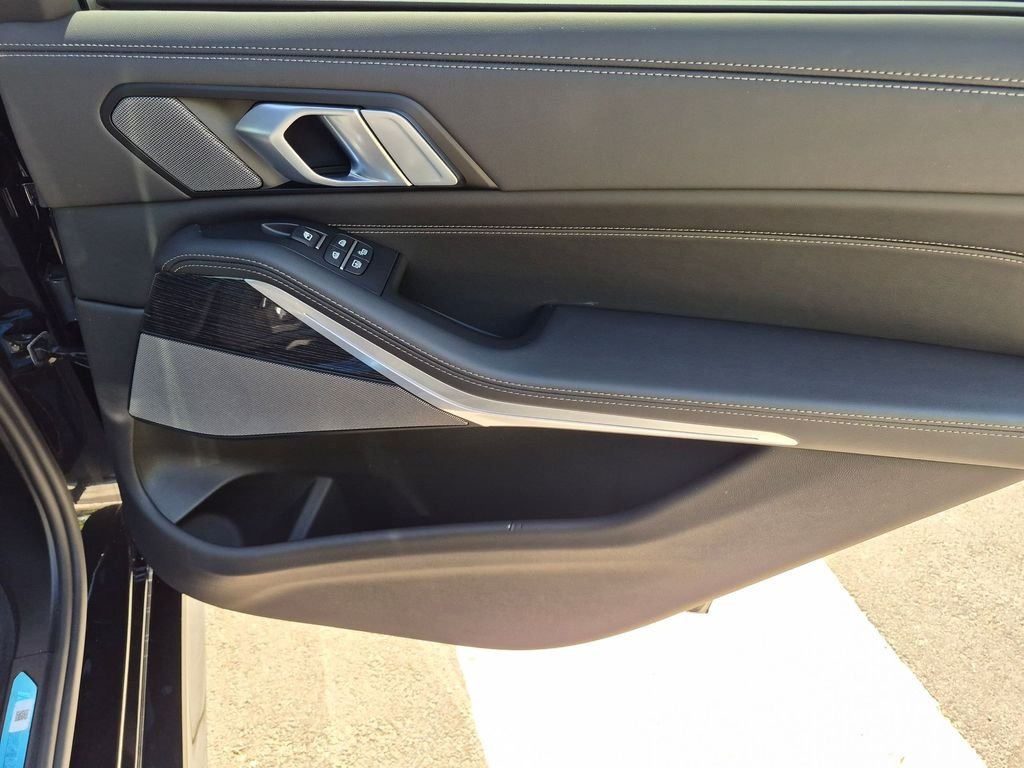 Used 2026 Black BMW xDrive40i image 21