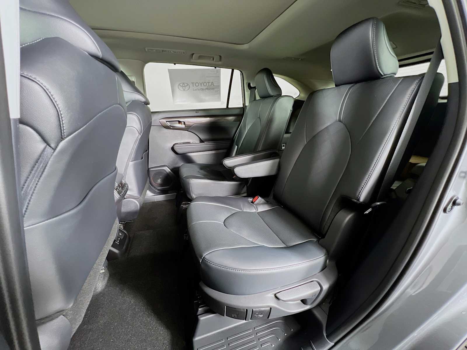 2026 Toyota Highlander — photo 14