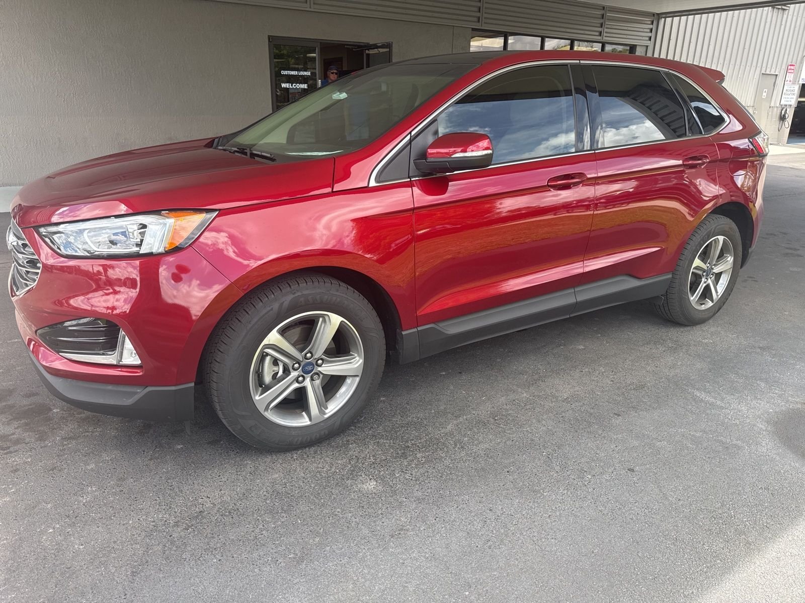 2019 Ford Edge SEL's photo