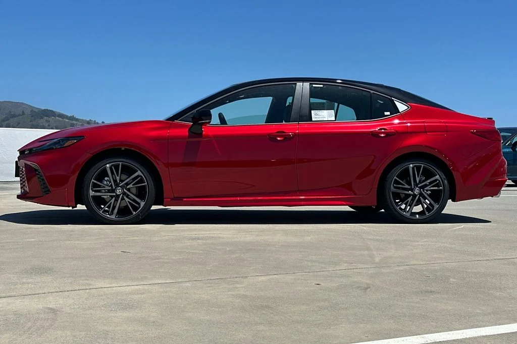 New 2026 Supersonic Red with Midnight Black Metallic roof <sup>1</sup> Toyota  XSE image 7