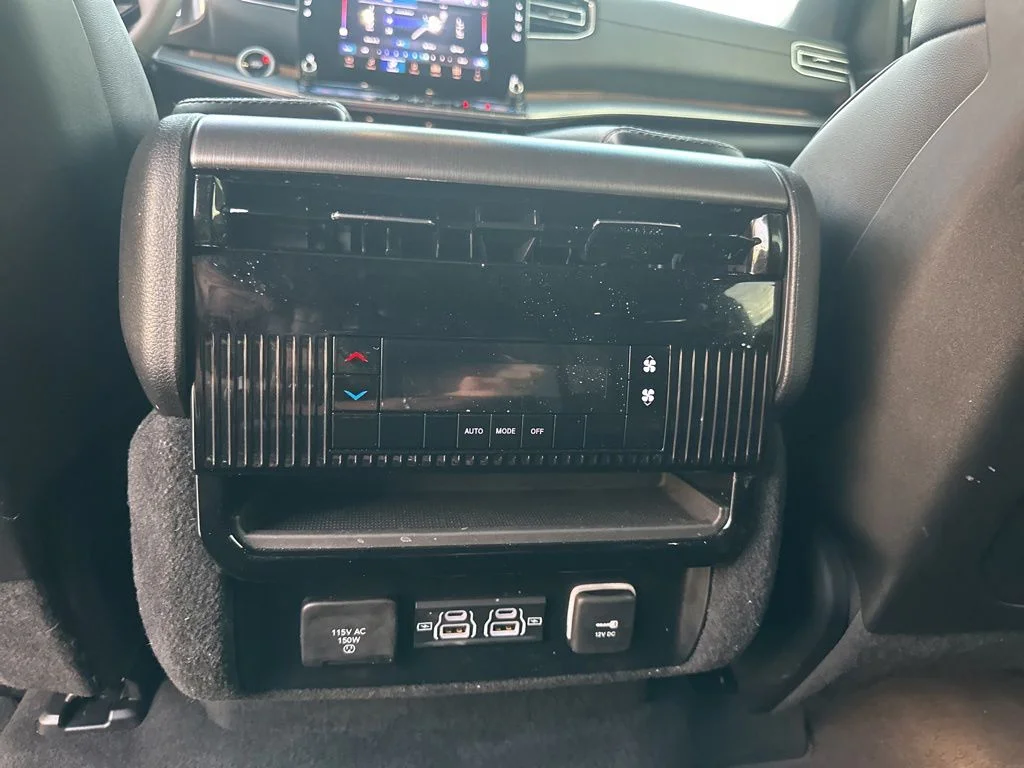 Used 2025 White Jeep Base image 23