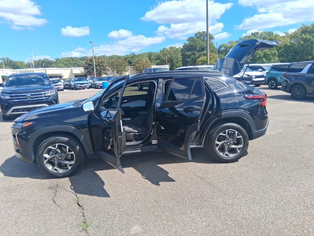 Used 2025 Black Chevrolet LT image 21