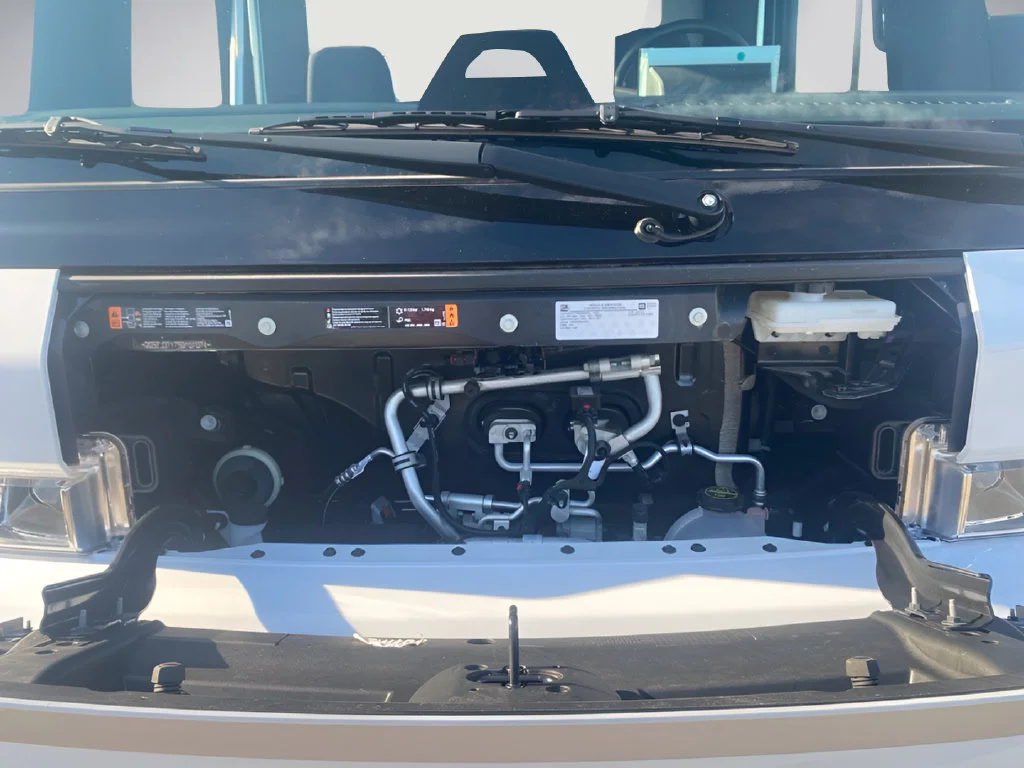 Used 2025 White Chevrolet 600 image 25