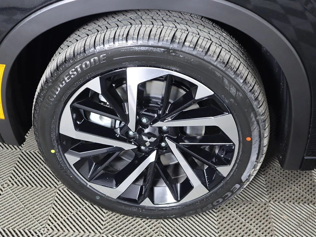 2025 Mitsubishi Outlander Plug-in Hybrid Platinum Edition - Photo 24