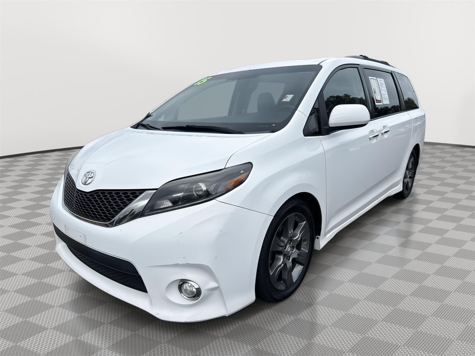 Used 2015 Super White Toyota SE Premium image 10