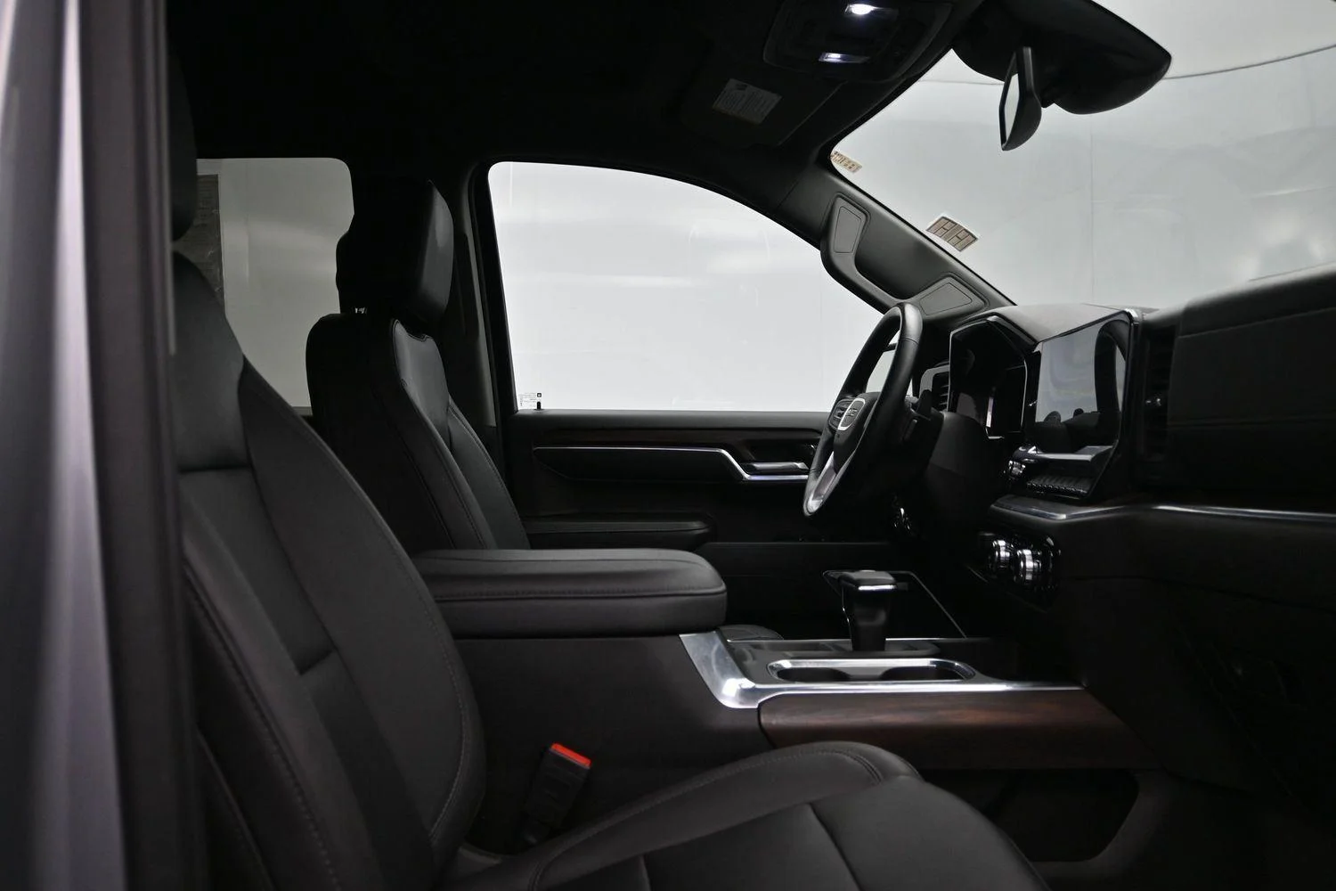 Used 2023 SILVER                    GMC  image 13