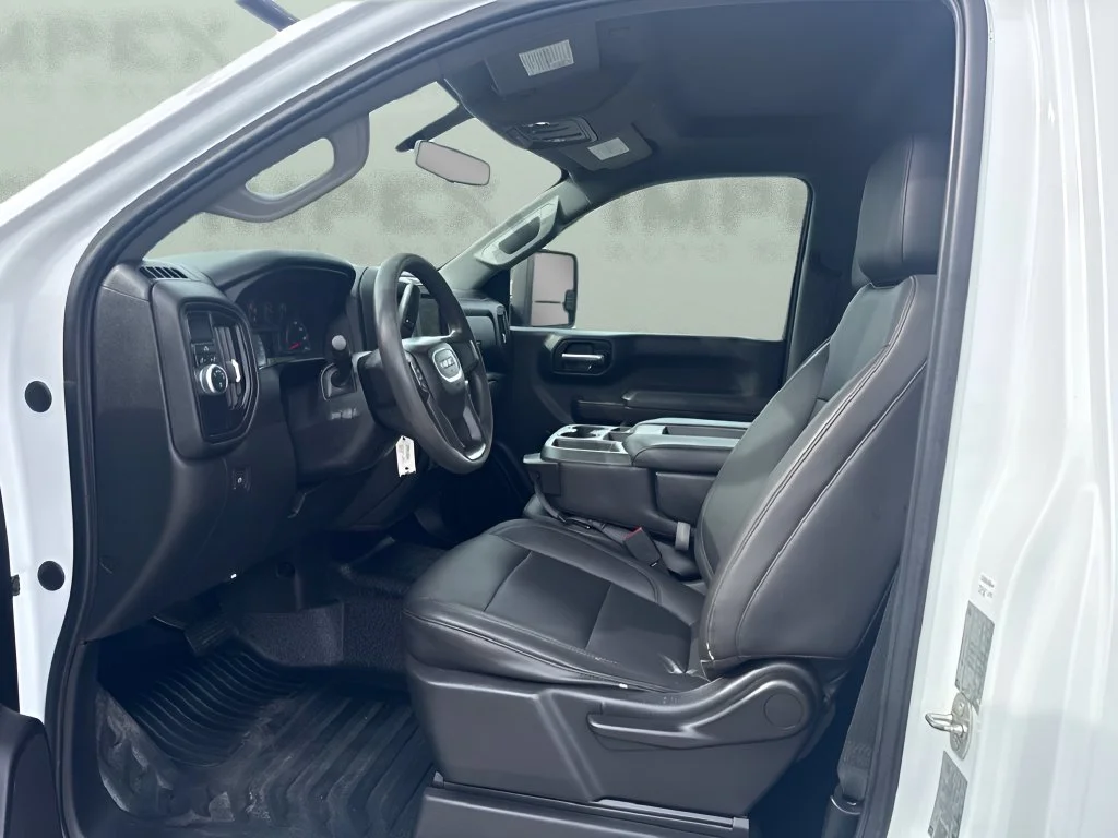Used 2020 White GMC Base image 10