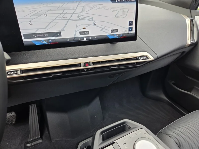 Used 2024 White Metallic BMW M60 SPORTS ACTIVITY VEHICLE image 35