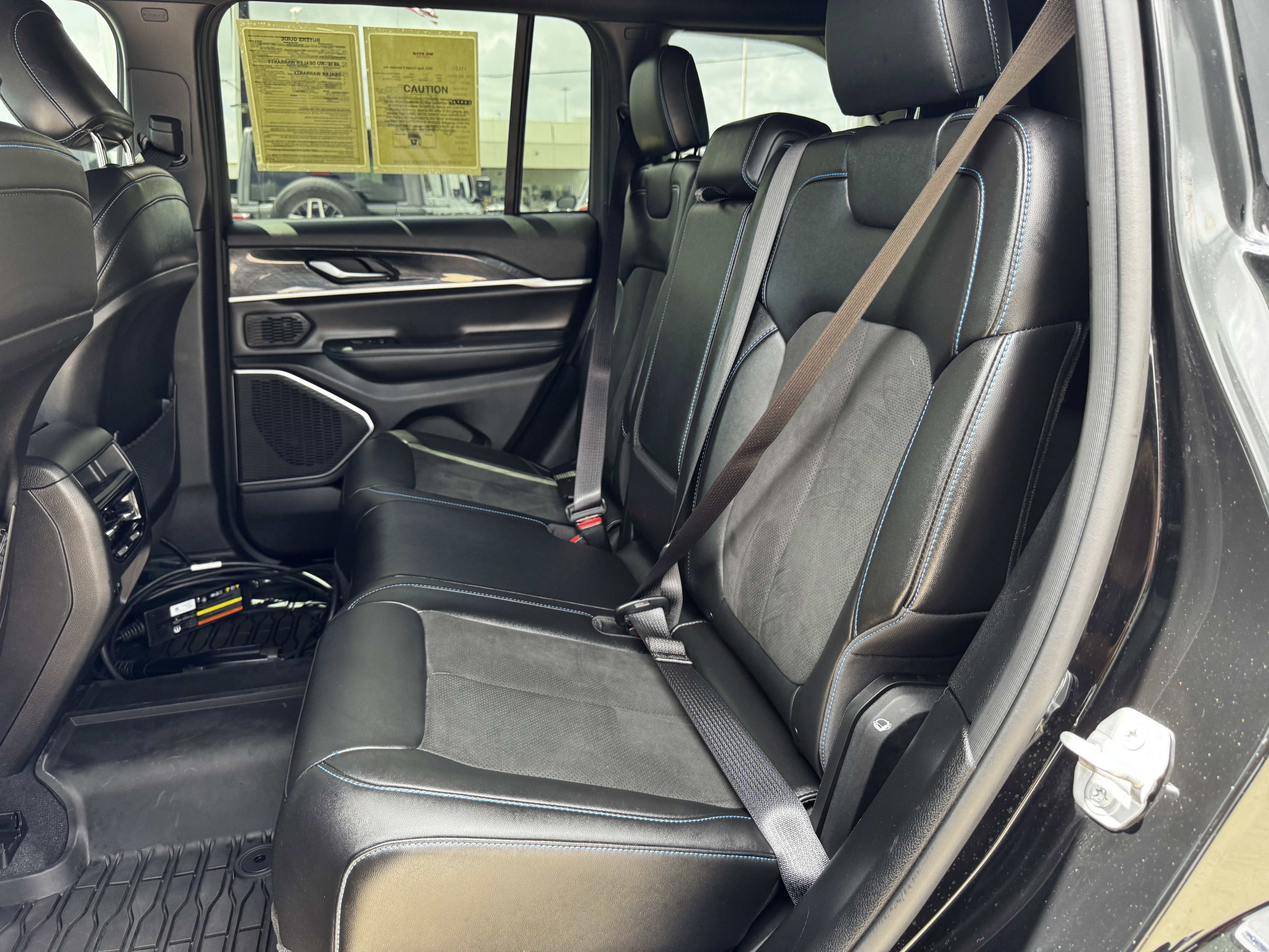 Used 2022 Diamond Black Crystal Pearlcoat Jeep Trailhawk image 29