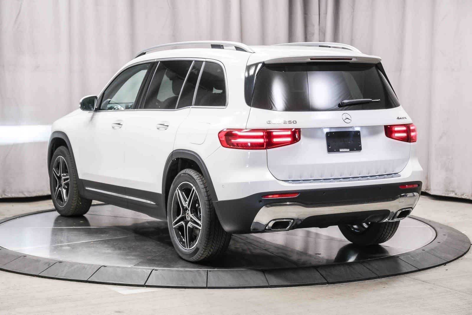 New 2026 Polar White Mercedes-Benz GLB 250 image 2