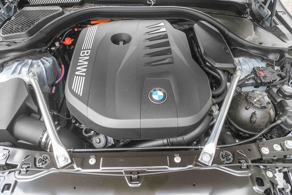 New 2027 Brooklyn Grey Metallic BMW 550e xDrive image 22