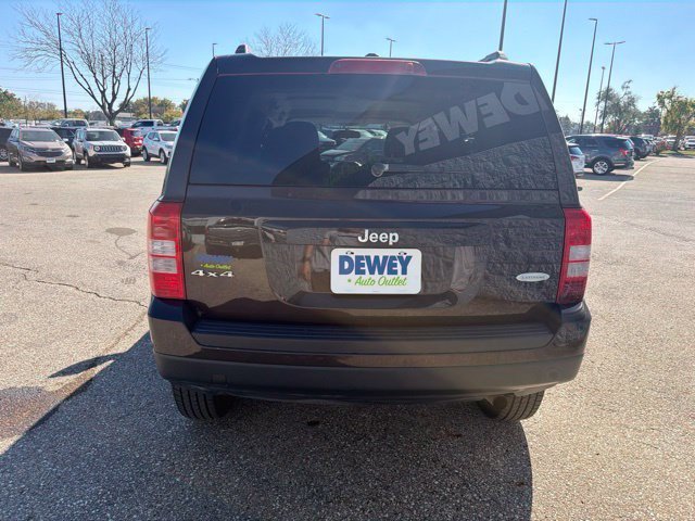 Used 2014 Rugged Brown Pearlcoat Jeep Latitude image 4