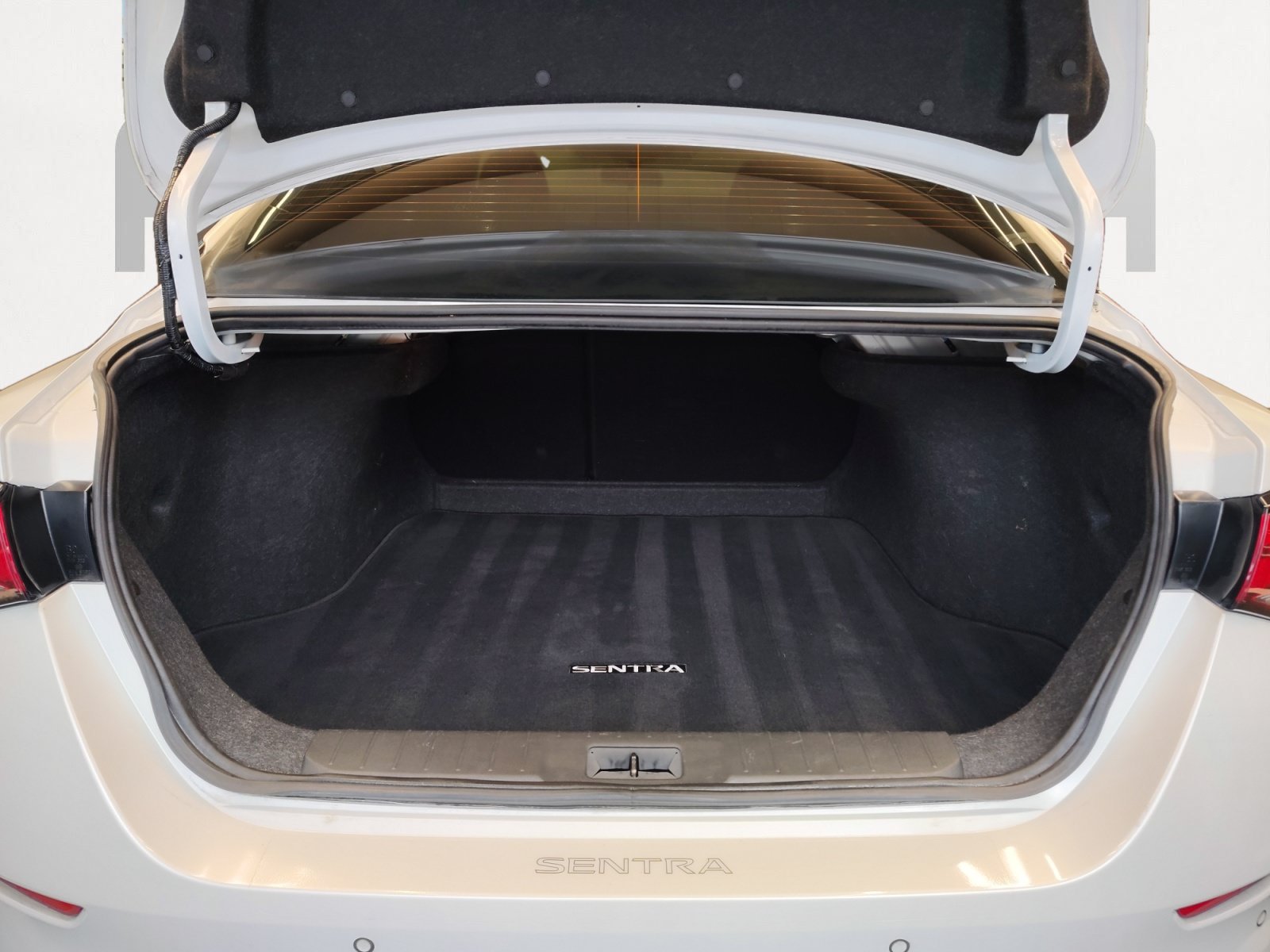 Used 2024 Aspen White Tricoat Nissan SV image 13