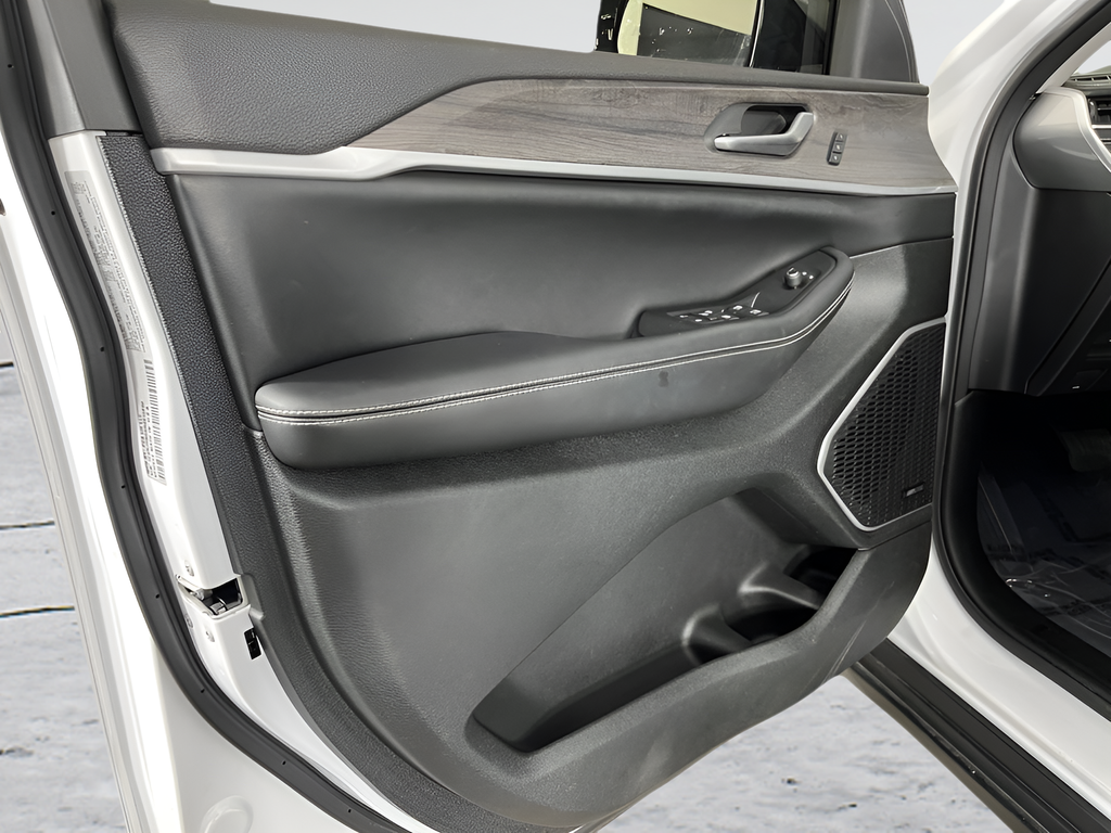 Used 2024 White Jeep Limited image 9