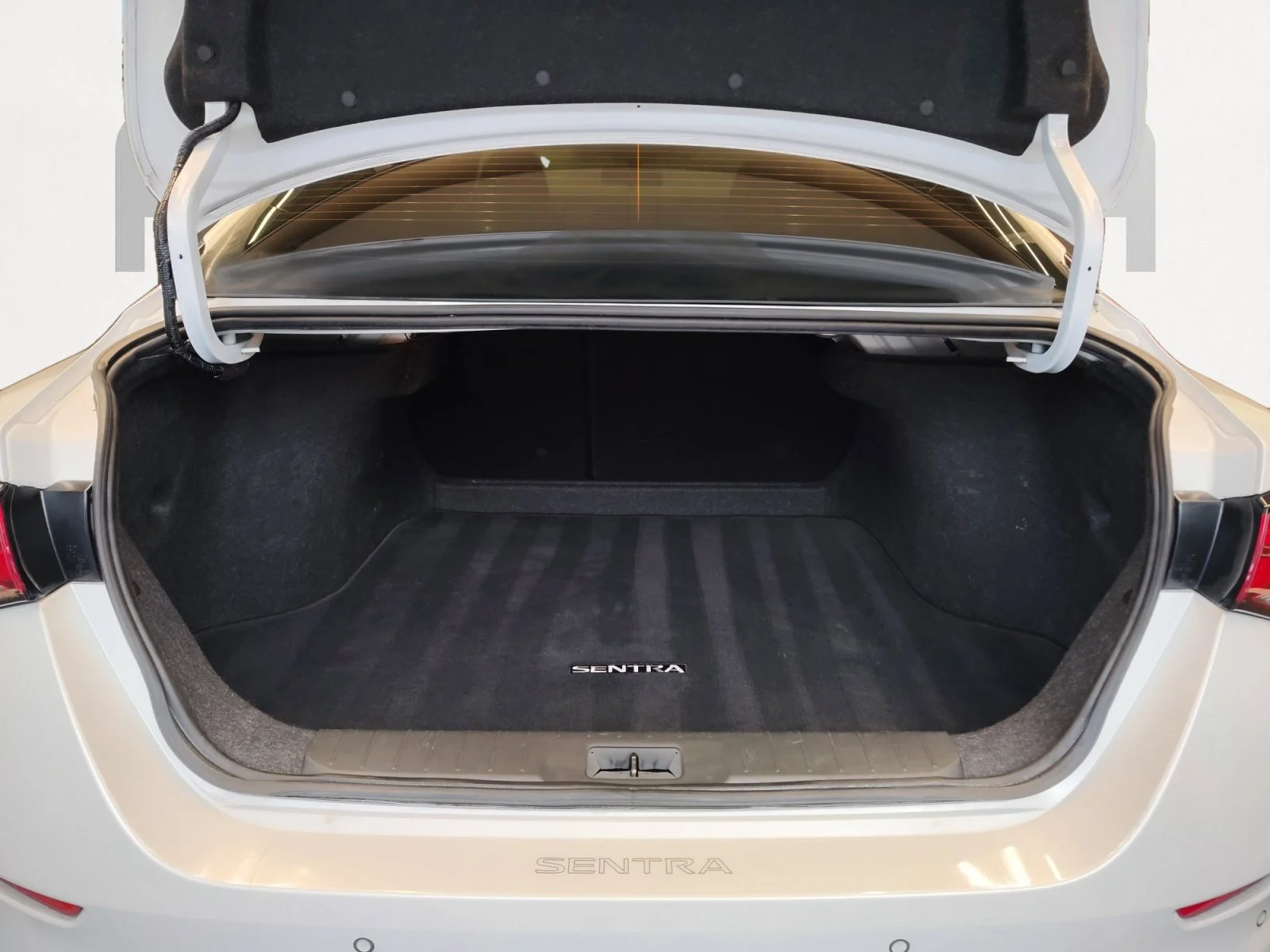 Used 2024 Aspen White Tricoat Nissan SV image 13