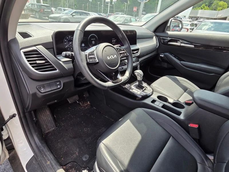 Used 2024 White Kia SX image 9