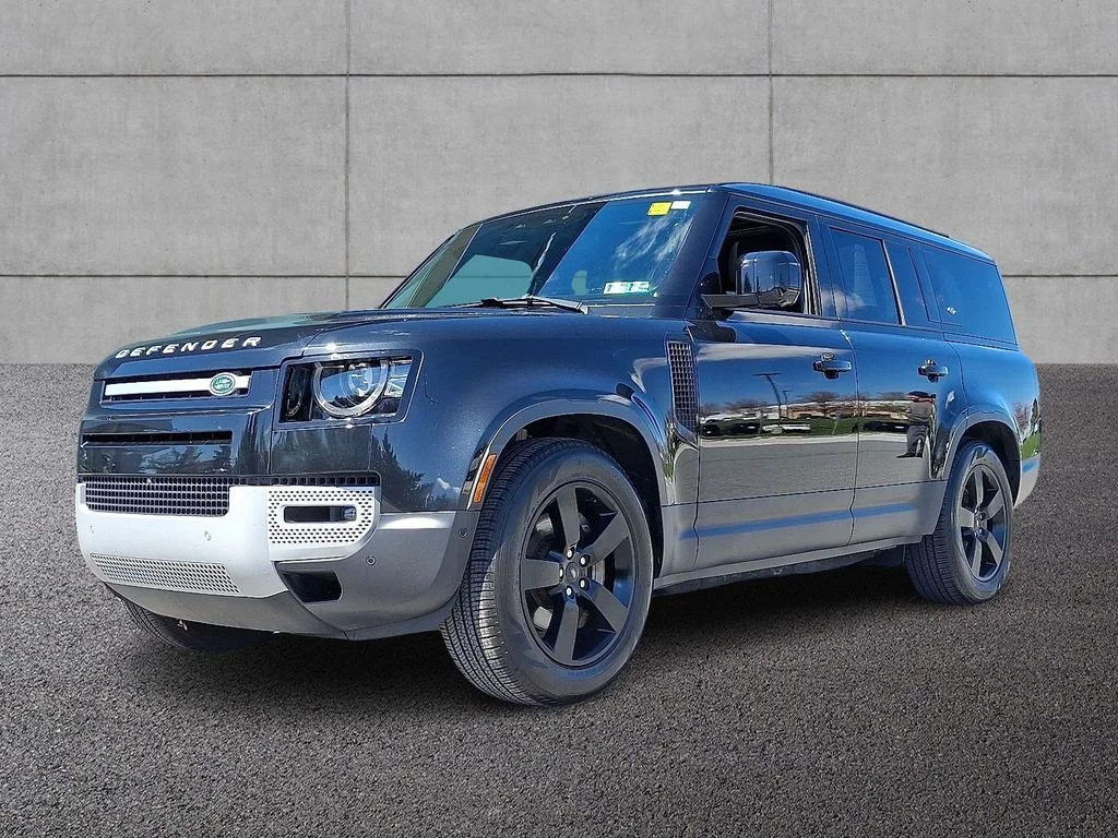 2023 Land Rover Defender SE