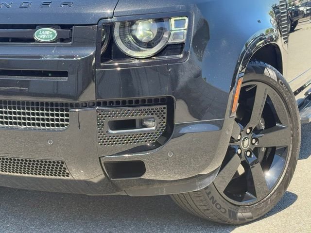 Certified Used 2025 Black Land Rover V8 image 2