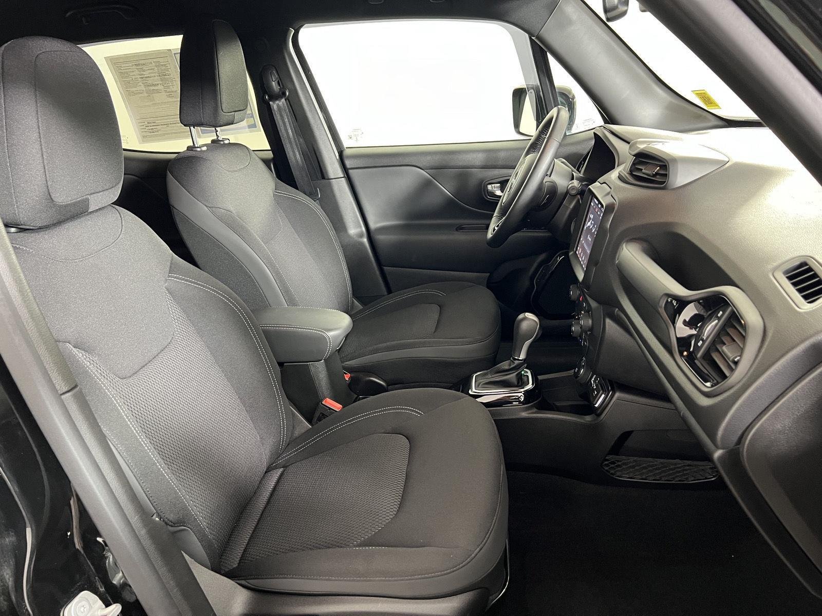 Used 2022 Black Clearcoat Jeep Altitude image 28