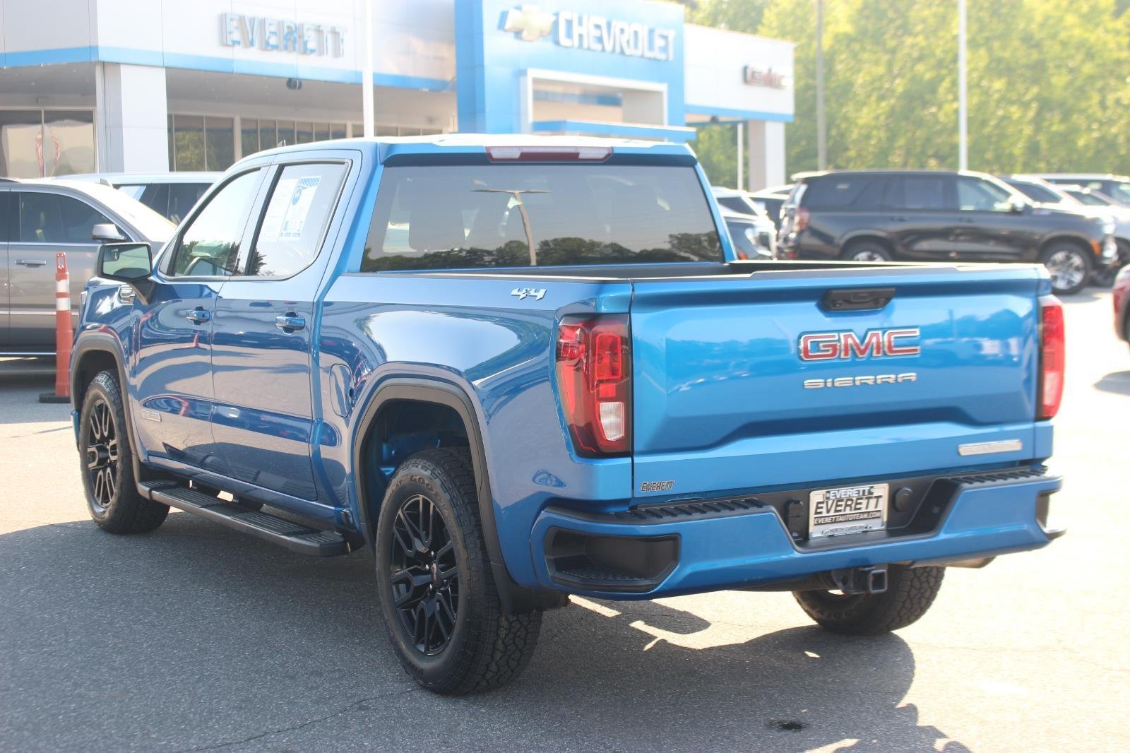 Used 2022 Dynamic Blue Metallic GMC Elevation image 5