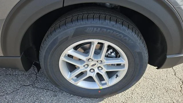 New 2026 Carbonized Gray Metallic Ford Active RWD image 22